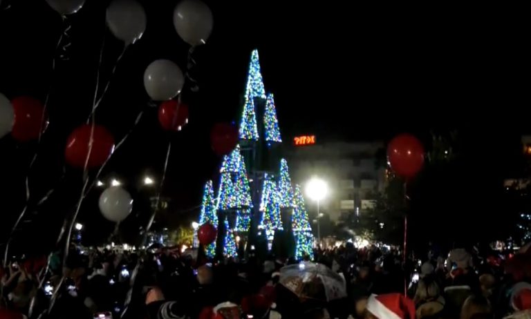 «Santa Run»: Δεκάδες Αϊ Βασίληδες σκόρπισαν χαρά στην Κομοτηνή