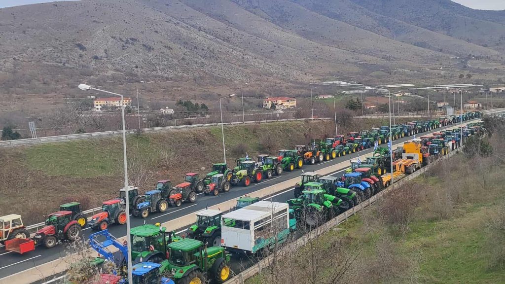 Σε αναμονή αποφάσεων οι αγροκτηνοτρόφοι της Δ. Μακεδονίας – Μία εβδομάδα μπλόκο στη Σιάτιστα