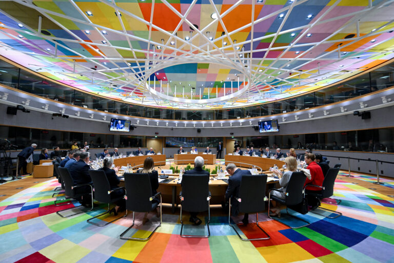 ΕΕ: Σε νέα βάση συνεχίζεται η συζήτηση των ηγετών για τη χρηματοδότηση της Ουκρανίας