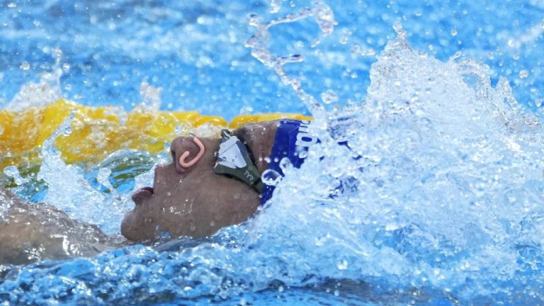 Στα ημιτελικά με πανελλήνιο ρεκόρ νέων ο Σίσκος, πρόκριση και για Ντουντουνάκη (video)