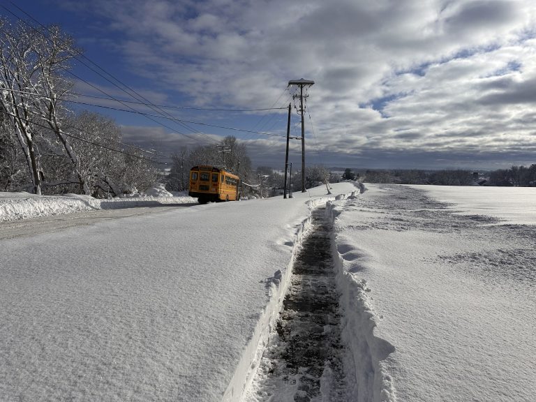 Σε κατάσταση έκτακτης ανάγκης Νέα Υόρκη και Νιου Τζέρσεϊ λόγω σφοδρής χιονοθύελλας – Χάος στα αεροδρόμια