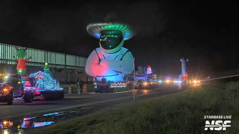 Χριστουγεννιάτικη παρέλαση στη βάση Starbase της SpaceX