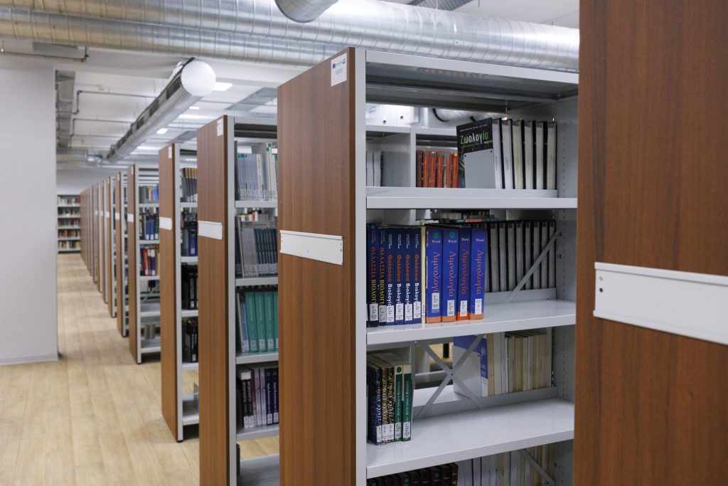 Θεσσαλονίκη: Εγκαινιάστηκε η βιβλιοθήκη της ΣΘΕ στον χώρο όπου υπήρχε η κατάληψη του Βιολογικού