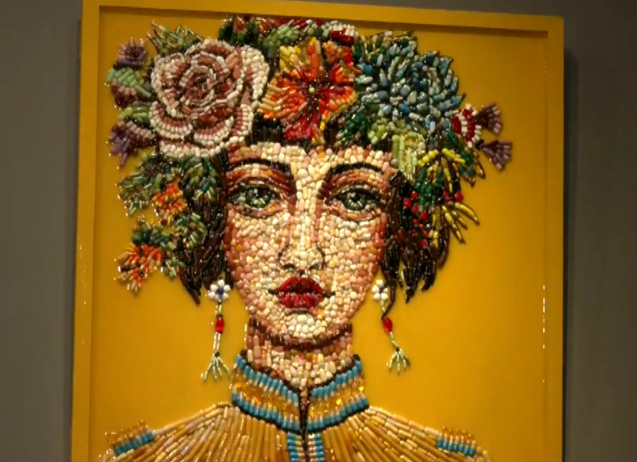 «ΧΑΠΙ END»: Όταν ληγμένα χάπια και κάψουλες γίνονται έργα τέχνης