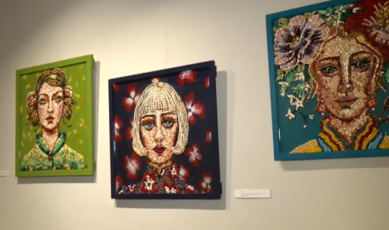 «ΧΑΠΙ END»: Όταν ληγμένα χάπια και κάψουλες γίνονται έργα τέχνης