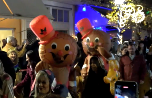 Χριστουγεννιάτικα κάλαντα και έθιμα από την ηπειρωτική Ελλάδα μέχρι τα νησιά του Αιγαίου