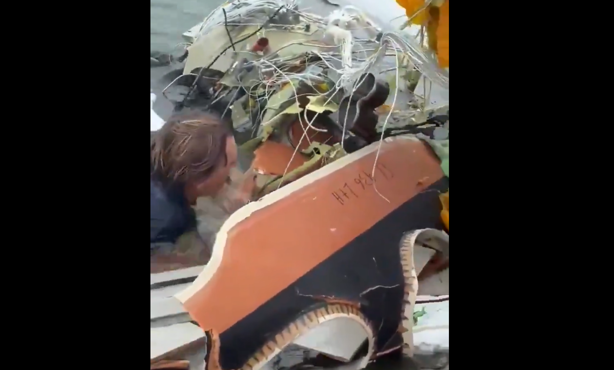 Έξι οι νεκροί από τη συντριβή του στρατιωτικού αεροσκάφους στο Τέξας – Μετέφερε παιδί με σοβαρά εγκαύματα