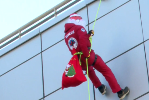 Στα δύο κόβεται η Ελλάδα με αποκλεισμούς και παρακαμπτήριων: Οι αγρότες έκλεισαν επ’ αόριστον την Εθνική Αντιρρίου – Ιωαννίνων