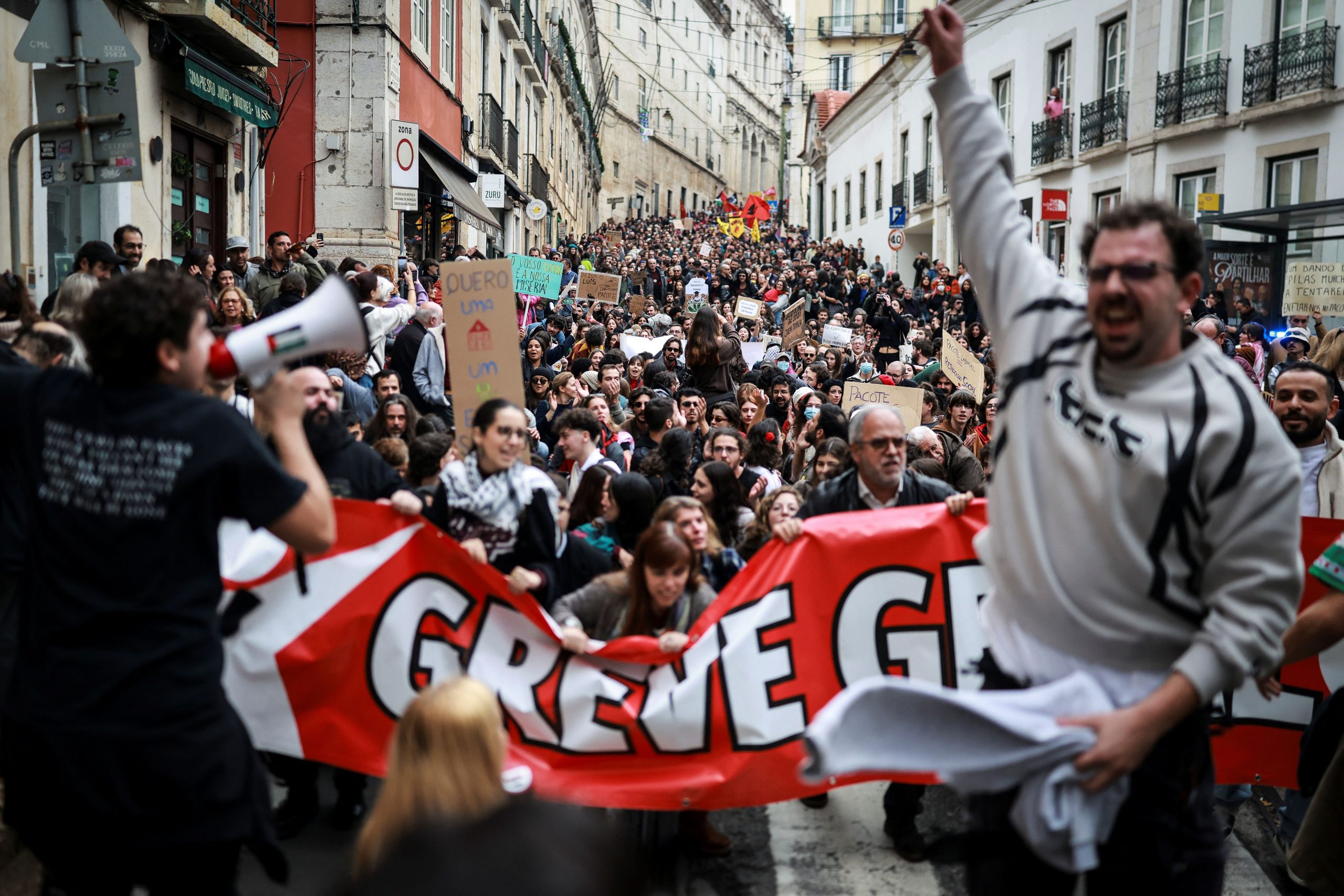 Αλλαγές στο νομοσχέδιο για τα εργασιακά στην Πορτογαλία μετά την τελευταία γενική απεργία