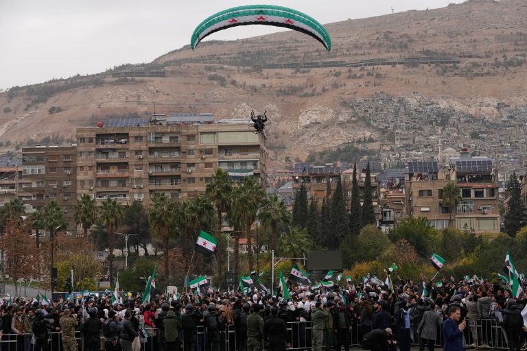 Συρία: Πρώτη επέτειος της πτώσης του Άσαντ – Εορταστικές εκδηλώσεις σε Δαμασκό και άλλες πόλεις