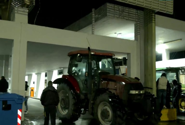 Συνεχίζεται ο αποκλεισμός του τελωνείου των Ευζώνων