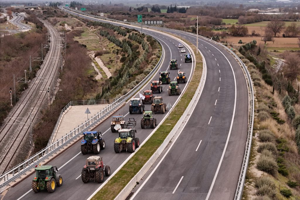 Αλ. Σδούκου για αγροτικά μπλόκα: «Δεν μπορεί κάποιος να ζητά χωρίς να συζητά» – Τι είπε για τις πληρωμές