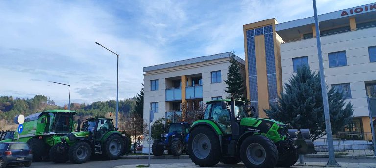 Αγρότες της Δυτικής Μακεδονίας προχωρούν σε μπλόκο στη Σιάτιστα το Σάββατο 6 Δεκεμβρίου
