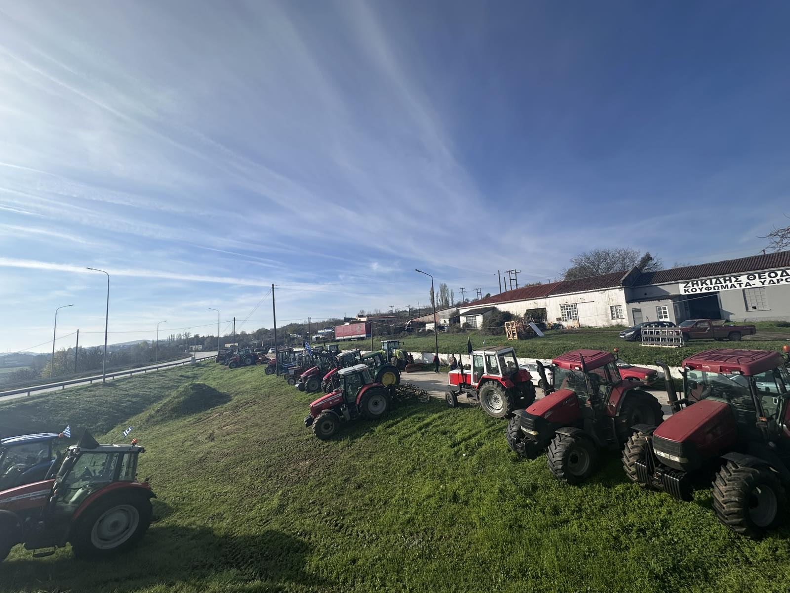 Με αγρότες και μελισσοκόμους ξεκινά η πορεία για το τελωνείο Κήπων