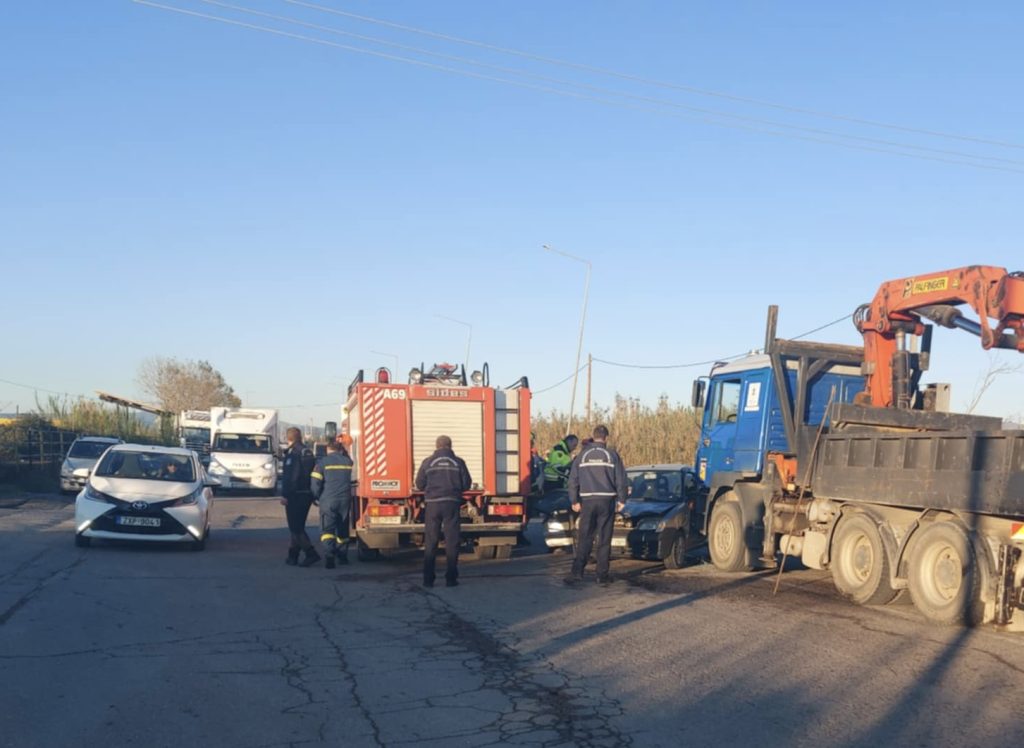 Σοβαρό τροχαίο στην Ε.Ο Καλαμάτας – Μεσσήνης: Στον νοσοκομείο δύο άτομα που απεγκλωβίστηκαν από την Πυροσβεστική