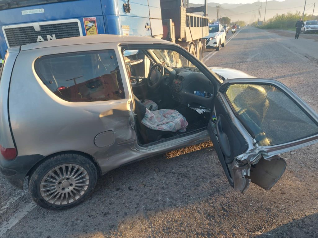 Σοβαρό τροχαίο στην Ε.Ο Καλαμάτας – Μεσσήνης: Στον νοσοκομείο δύο άτομα που απεγκλωβίστηκαν από την Πυροσβεστική