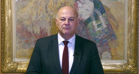 ΗΠΑ – Αρχεία Έπστιν: Σάλος για τα δημοσιευμένα έγγραφα – Στιγμιότυπα με Κλίντον, Τζάκσον και Τζάγκερ, αλλά και καταγγελίες για «επιλεκτικές περικοπές»