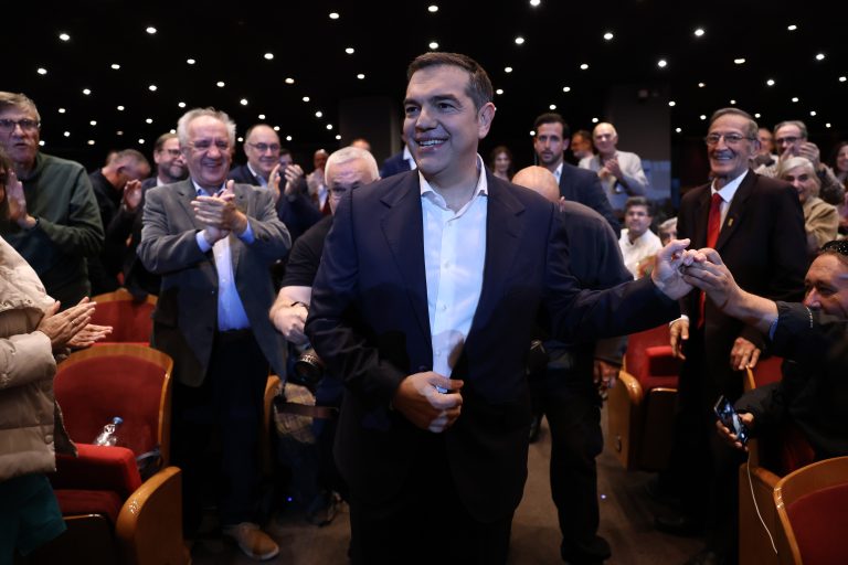 Live η ομιλία του Αλ. Τσίπρα στην επίσημη παρουσίαση του βιβλίου του με τίτλο «Ιθάκη» – «Παρών» στο «Παλλάς» ο νυν και ο πρώην ΣΥΡΙΖΑ