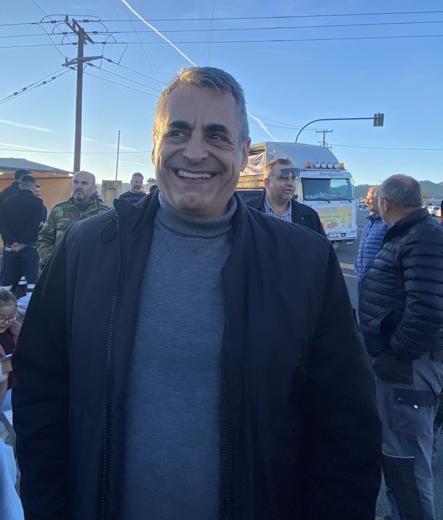 Στο μπλόκο της Τρίπολης με αυτοκινητιστική πορεία οι επαγγελματίες οδηγοί του ταξί