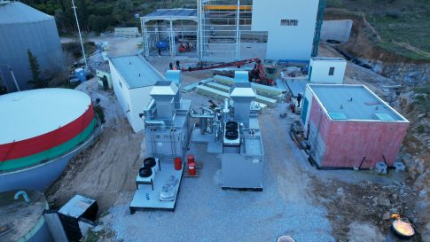 Μαθητές έψαλαν τα κάλαντα στον Μητροπολίτη Δημητριάδος