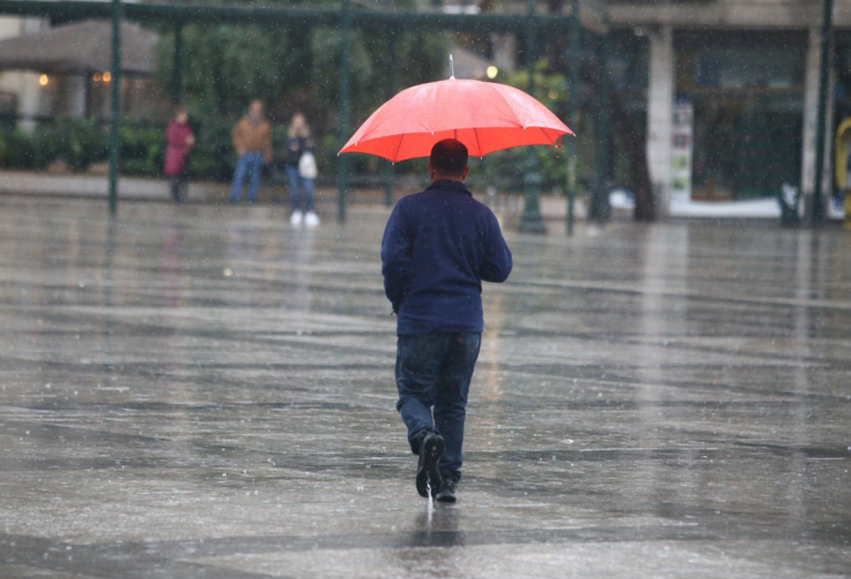Θεσσαλονίκη: Μικροπροβλήματα από τη βροχή και τους ισχυρούς ανέμους- Σε ετοιμότητα η πολιτική προστασία