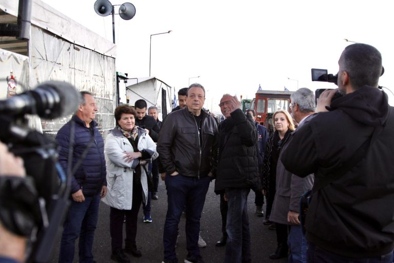 Σ. Φάμελλος από τα Θεσσαλικά μπλόκα: Ο αγώνας των αγροτών αφορά όλες τις κοινωνικές τάξεις