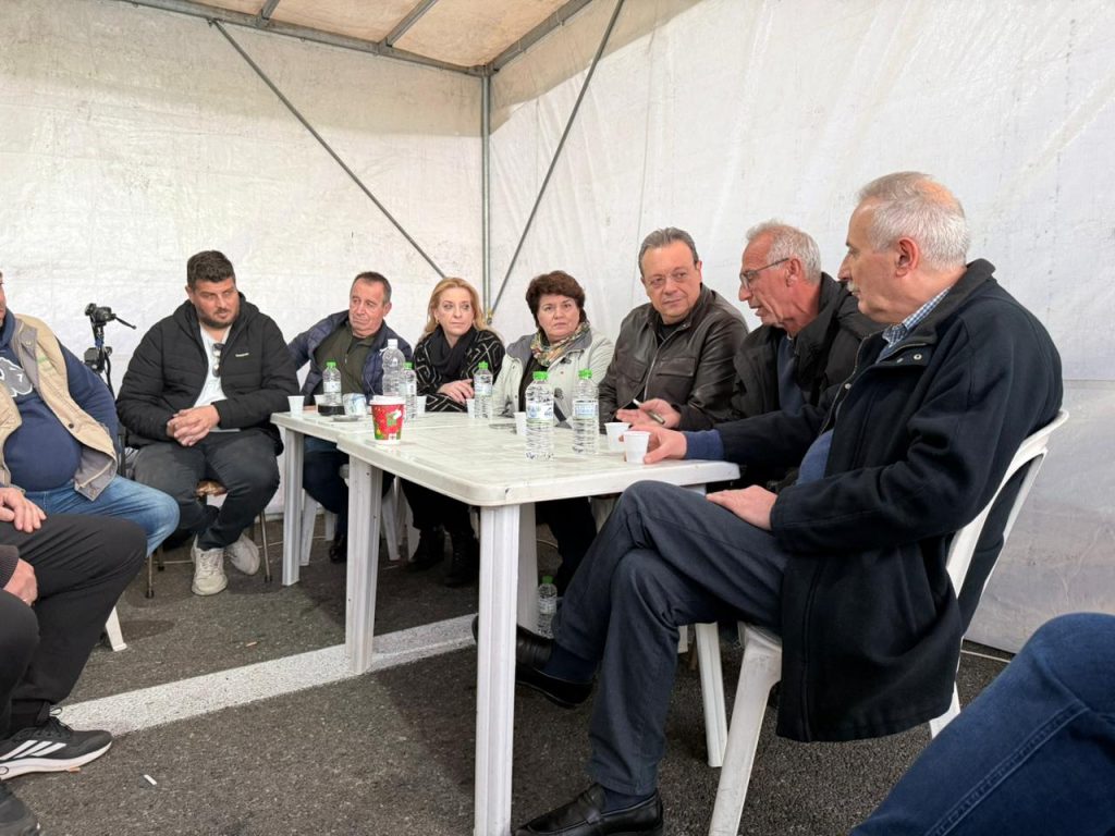 Σ. Φάμελλος από τα Θεσσαλικά μπλόκα: Ο αγώνας των αγροτών αφορά όλες τις κοινωνικές τάξεις
