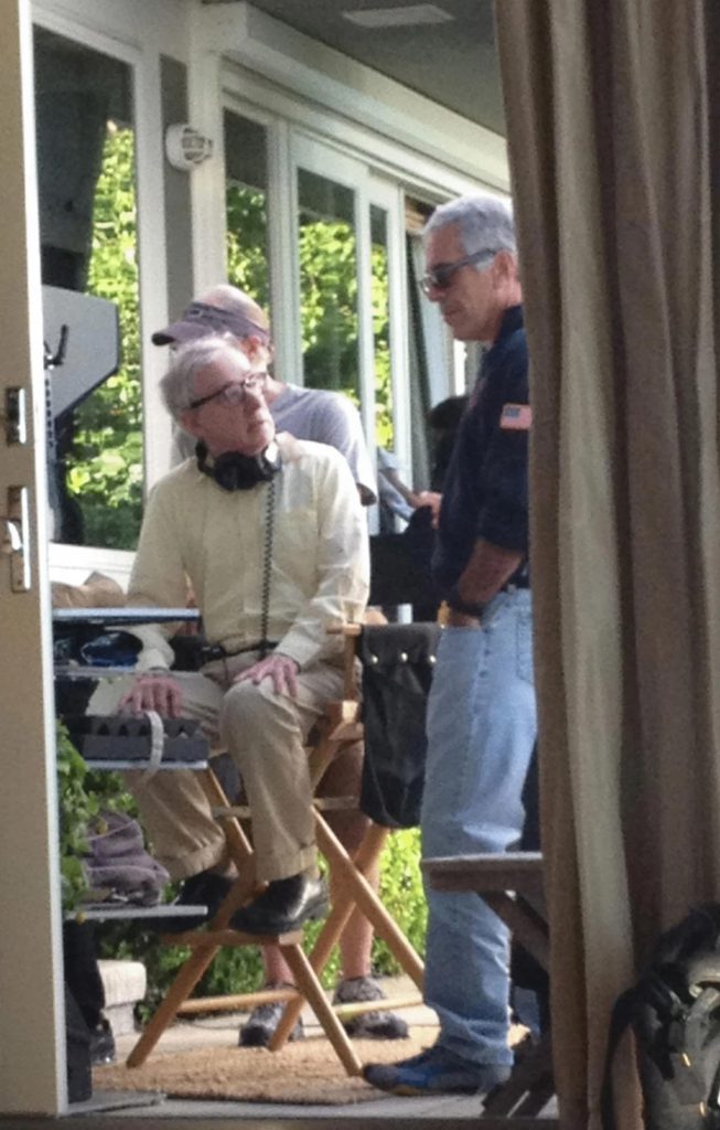 Nέες φωτογραφίες του Έπστιν και των καλεσμένων του: Προφυλακτικά «Τραμπ», Μπιλ Κλίντον, Γούντι Άλεν και πάρτι με γυναίκες