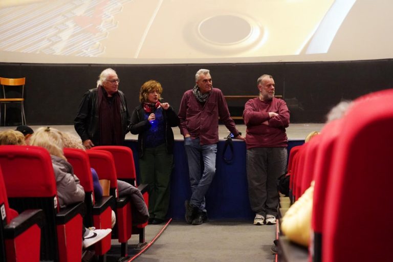 Προβολή του ντοκιμαντέρ «Return to Homeland» στο Αχίλλειο Βόλου στο πλαίσιο της έκθεσης «Στα Σύρματα»