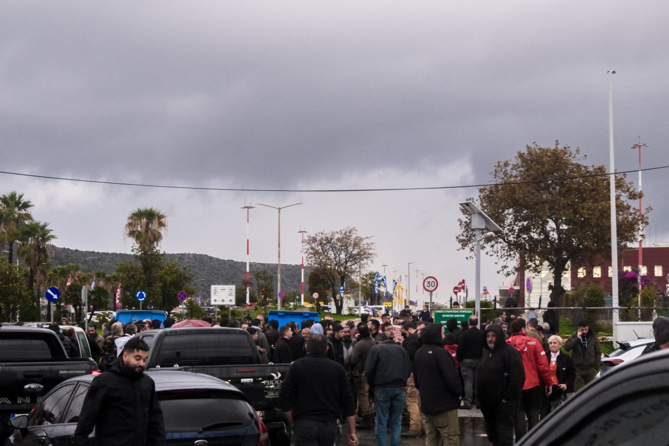 Κλιμακώνουν τις κινητοποιήσεις τους οι αγρότες στα Χανιά