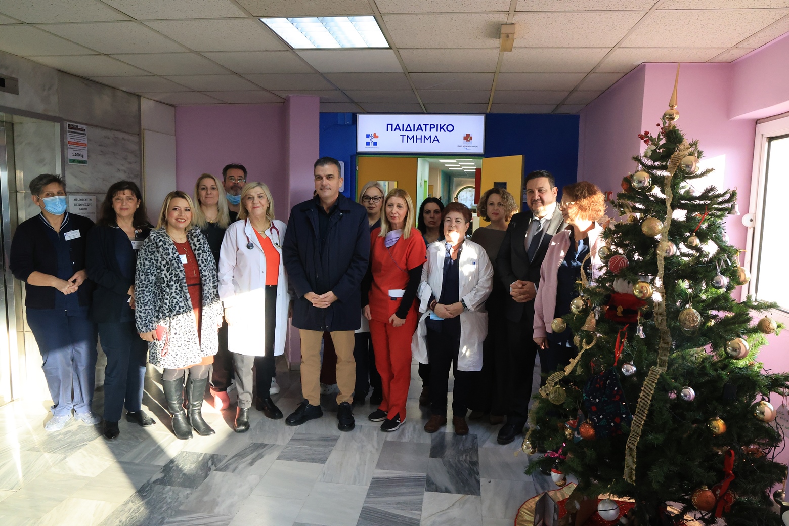 xmas-2025-episkepsi-se-paidiatrikes-gnl-kai-pgnl-5 Θ. Μαμάκος: «Το χαμόγελο των μικρών μαχητών το πιο πολύτιμο δώρο» – Στις Παιδιατρικές Κλινικές νοσοκομείων της Λάρισας ο Δήμαρχος