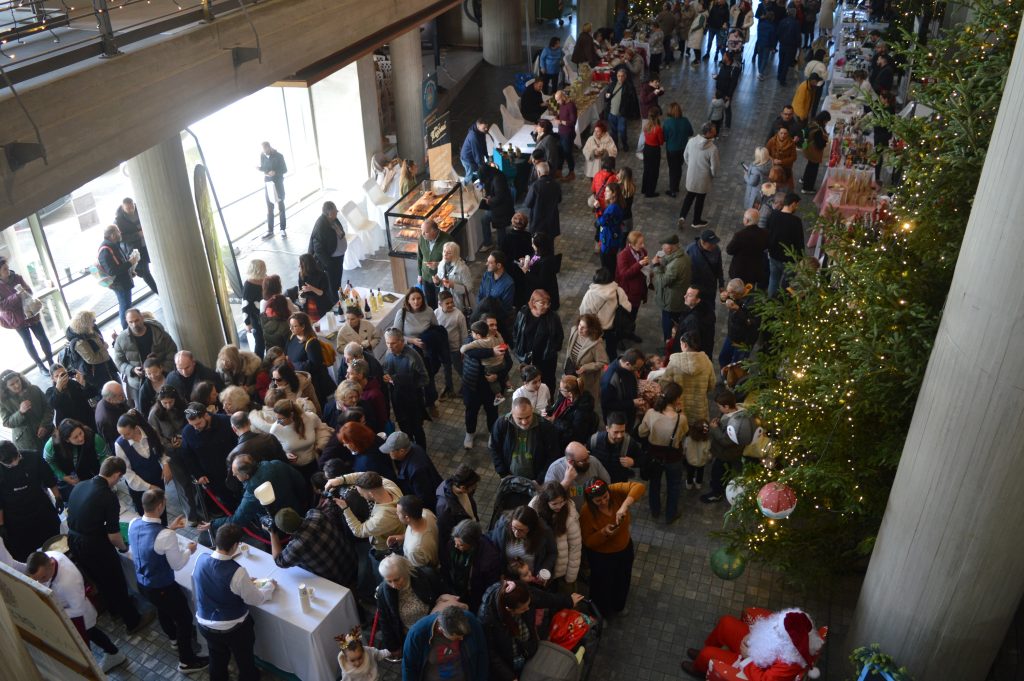 Με ρεκόρ επισκεπτών η Χριστουγεννιάτικη γαστρονομική αγορά στο Δημαρχείο Θεσσαλονίκης