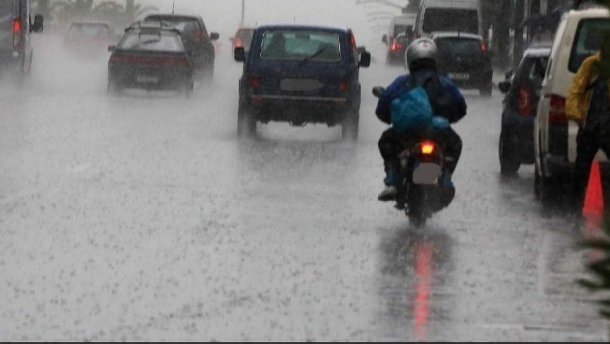 Θεσσαλονίκη: Οι ισχυροί άνεμοι ξήλωσαν τέντες- Επτά κοπές δέντρων