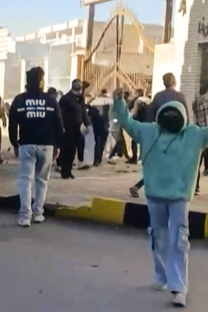 Ιράν: Συνεχίζονται αμείωτες οι διαδηλώσεις για τις οικονομικές δυσκολίες – Αυξάνεται ο αριθμός των θυμάτων από τις ταραχές