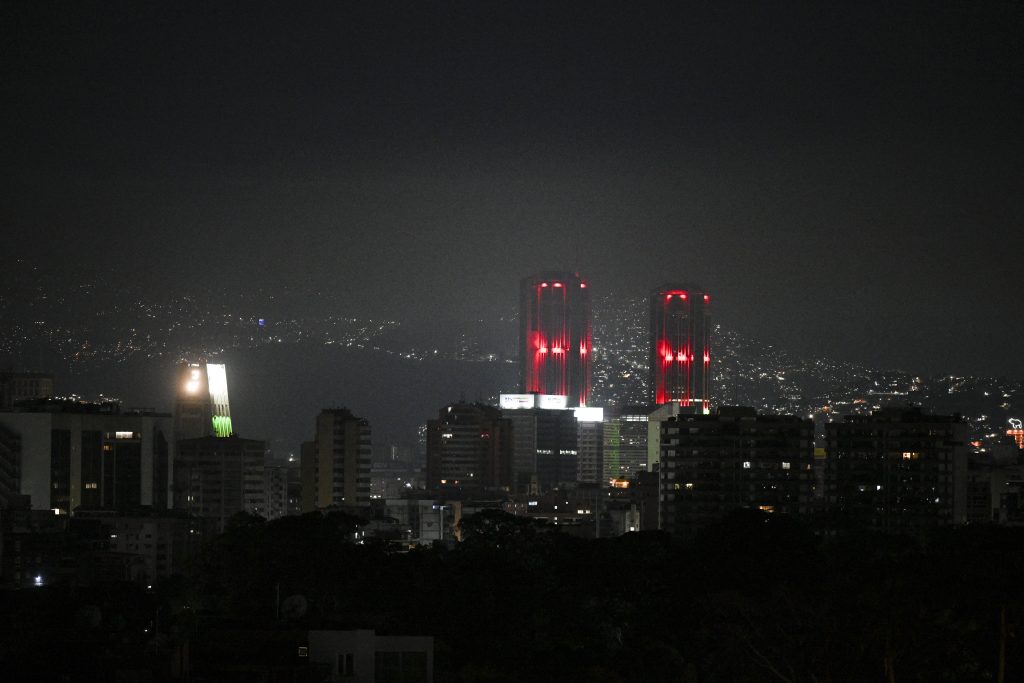 Βενεζουέλα: Ο Τραμπ ανακοίνωσε τη σύλληψη Μαδούρο μετά από «ευρεία επιχείρηση» των ΗΠΑ – Έχει μεταφερθεί εκτός της χώρας