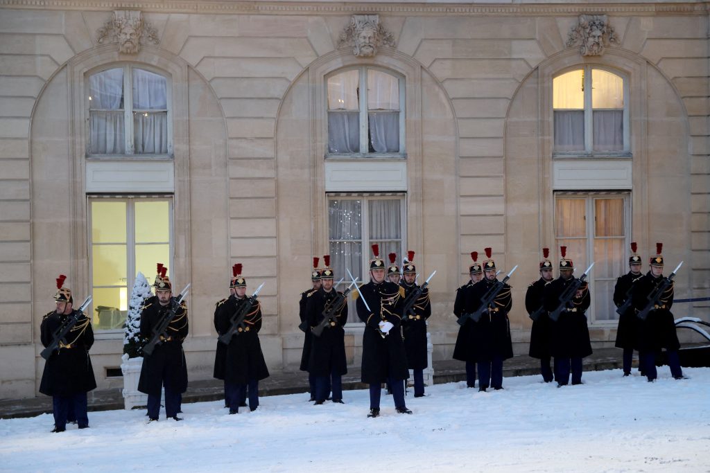 Στο Παρίσι σήμερα ο Πρωθυπουργός για τη σύνοδο της «Συμμαχίας των Προθύμων»