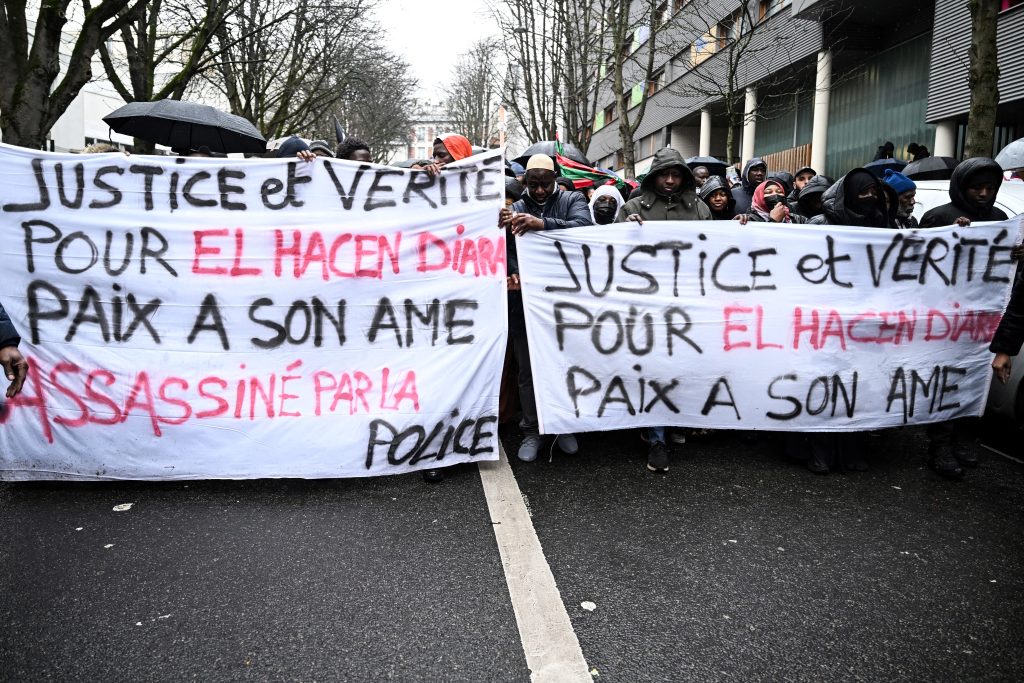 Παρίσι: Διαδήλωση για τον θάνατο ενός Μαυριτανού μετανάστη υπό αστυνομική κράτηση