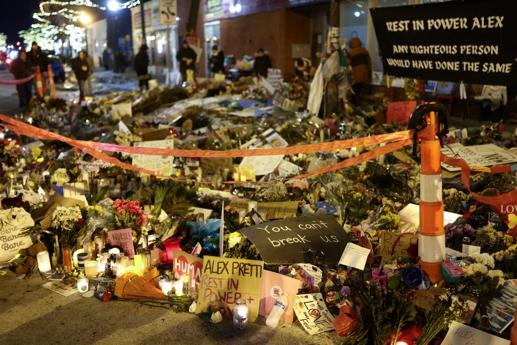 ΗΠΑ: Μαζικές διαδηλώσεις και αποχές σε σχολεία και πανεπιστήμια κατά της ICE μετά τους θανάσιμους πυροβολισμούς στη Μινεάπολη