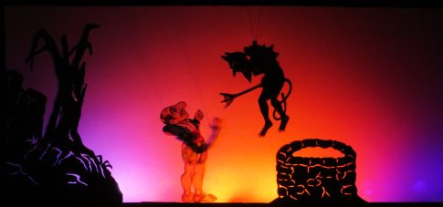 Καραγκιόζης … by night παραστάσεις θεάτρου σκιών αυστηρά για ενήλικες με τον Νικόλα Τζιβελέκη