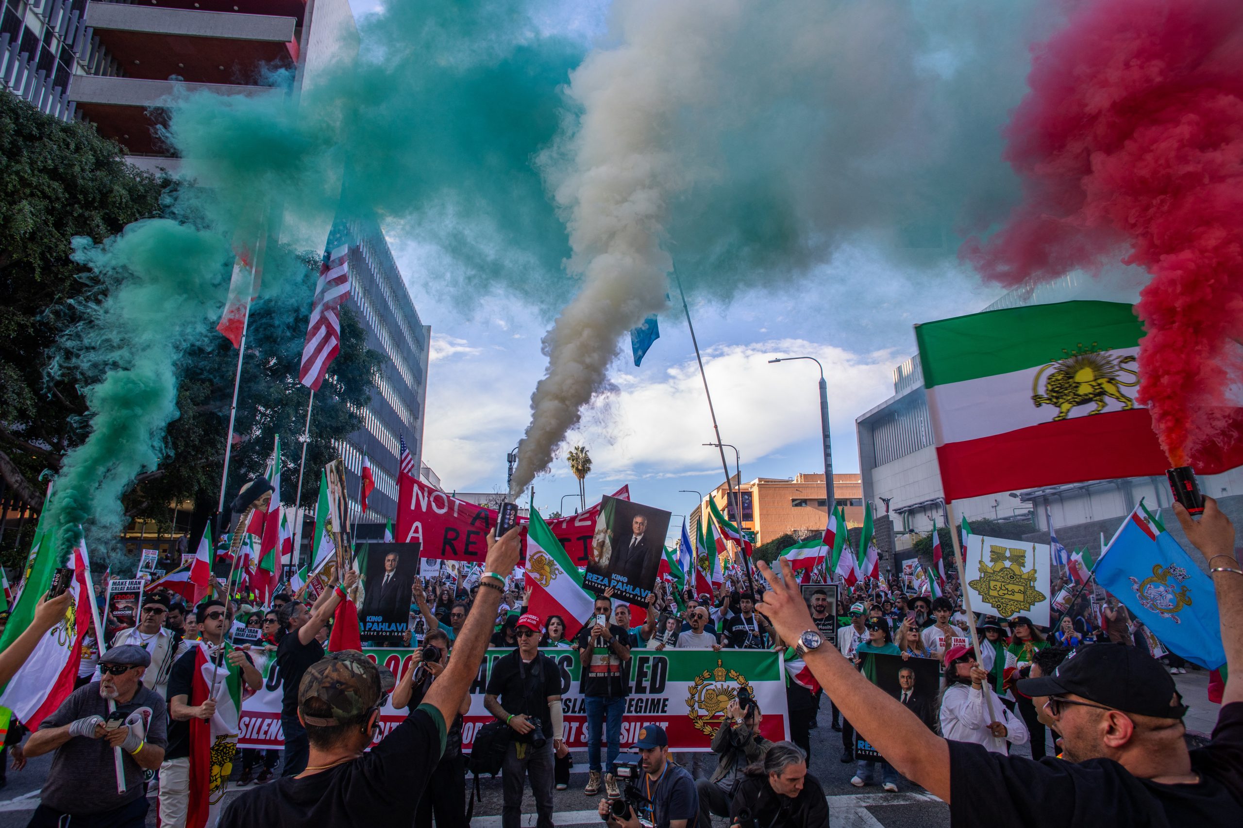 Μαζική καταστολή και χιλιάδες νεκροί στο Ιράν: Οργή και διαδηλώσεις της διασποράς στις ΗΠΑ – Ο ρόλος του Παχλαβί