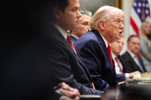 Κρήτη: Έρευνες των Αρχών για διακίνηση πλαστών χαρτονομισμάτων στον Άγιο Νικόλαο – 24χρονη Βραζιλιάνα στη «φάκα» του Λιμενικού