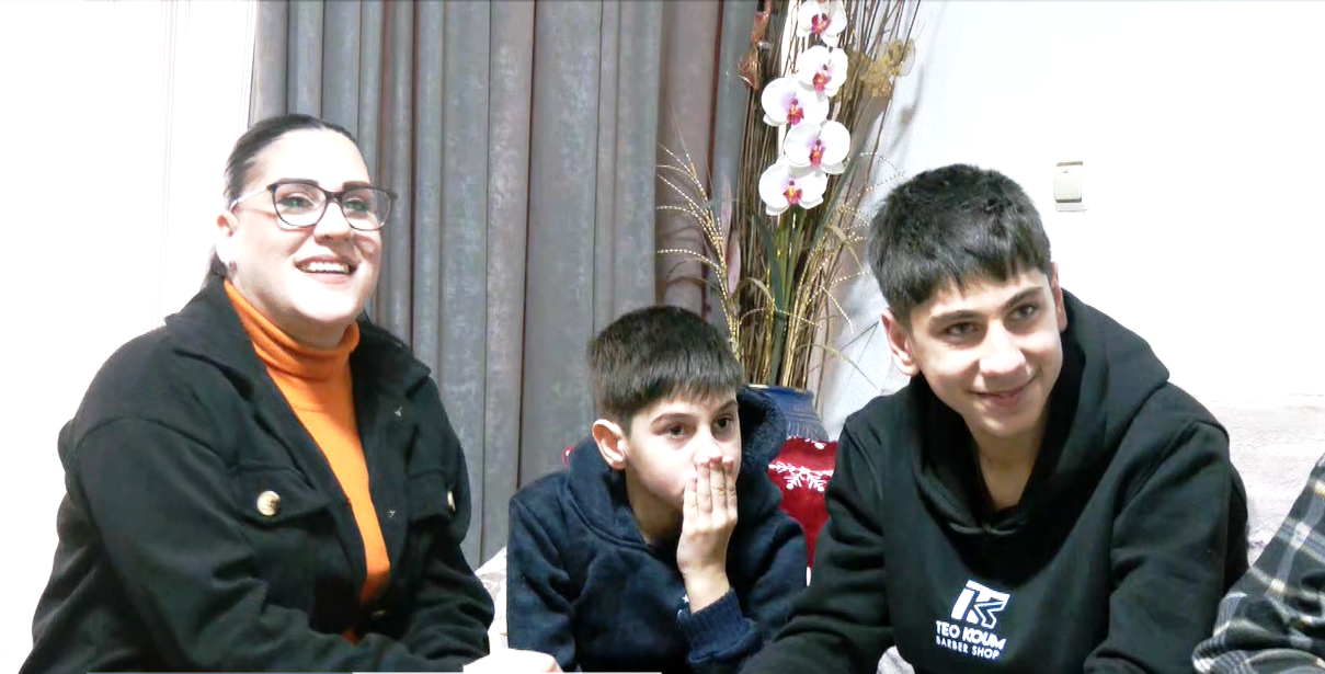 Στα δύσκολα μικρός- Πολλές χαρές μεγάλος