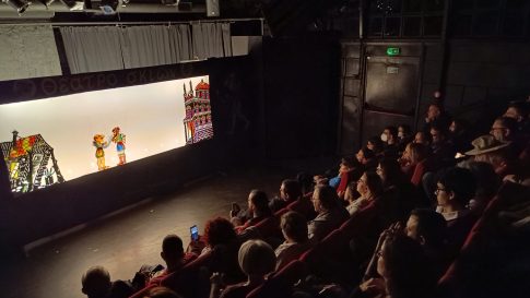 Καραγκιόζης … by night παραστάσεις θεάτρου σκιών αυστηρά για ενήλικες με τον Νικόλα Τζιβελέκη