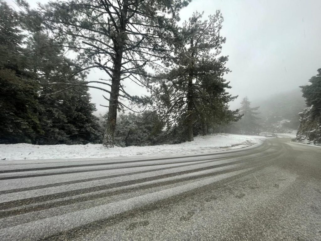 Καιρός: Οι χιονοπτώσεις περιορίζονται, ο παγετός παραμένει – Άνοδος 10 βαθμών από την Παρασκευή