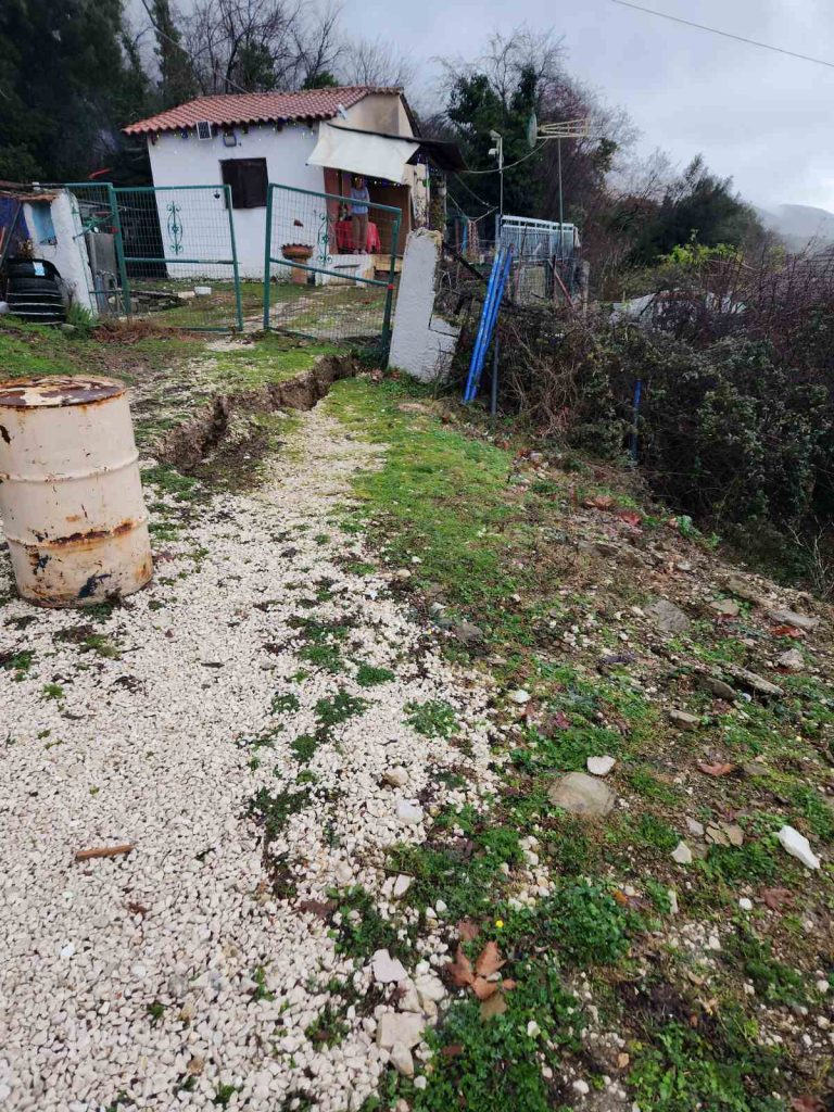 Μεγάλα προβλήματα στο οδικό δίκτυο του Δήμου Φιλιατών από τις συνεχείς βροχοπτώσεις