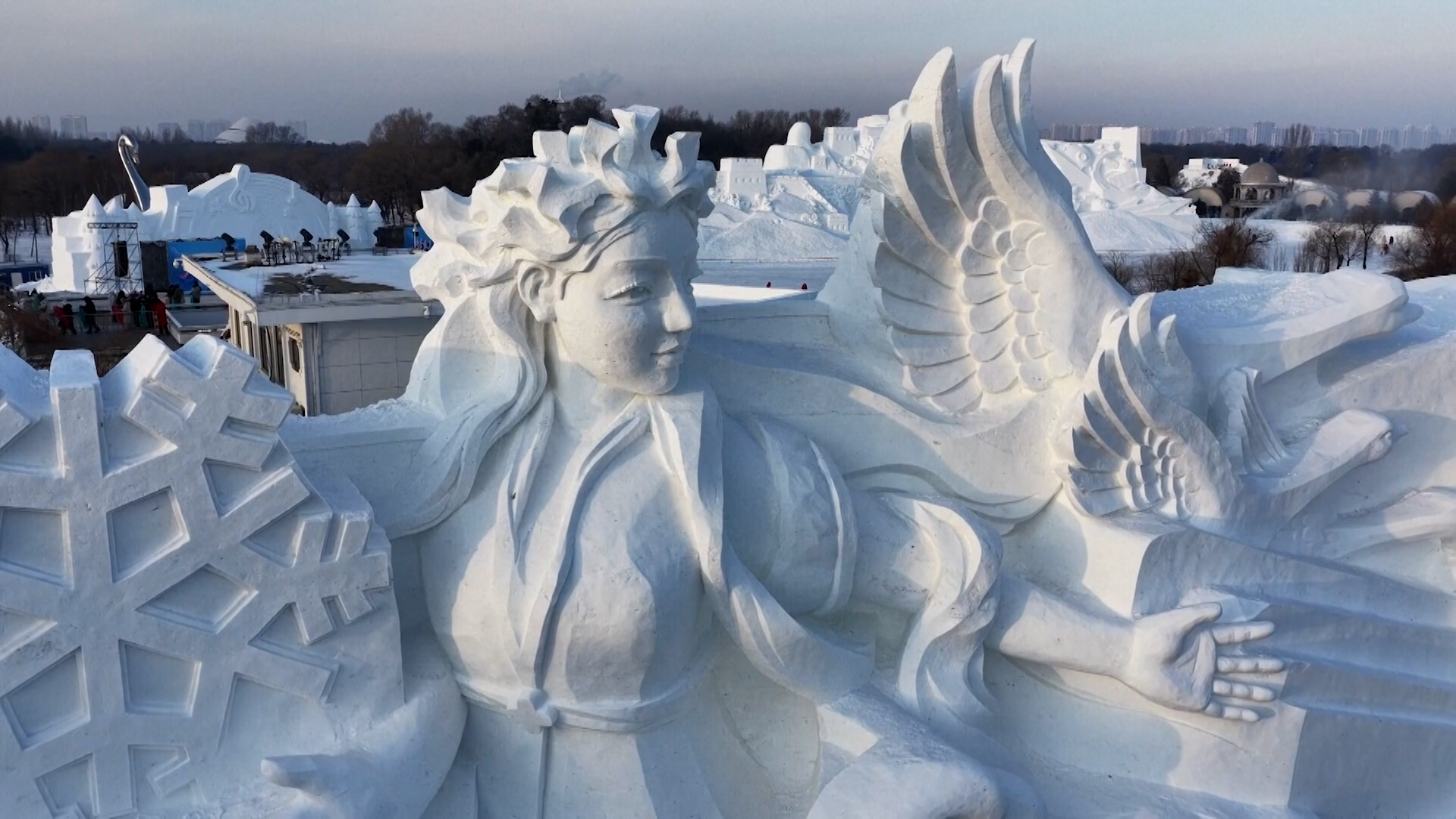 Το Χαρμπίν της Κίνας σε χειμερινό πυρετό δημιουργίας – Εντυπωσιακά γλυπτά από χιόνι και πάγο