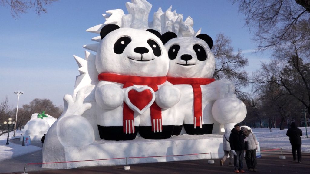 Το Χαρμπίν της Κίνας σε χειμερινό πυρετό δημιουργίας – Εντυπωσιακά γλυπτά από χιόνι και πάγο