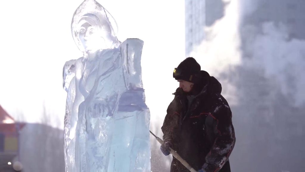 Το Χαρμπίν της Κίνας σε χειμερινό πυρετό δημιουργίας – Εντυπωσιακά γλυπτά από χιόνι και πάγο