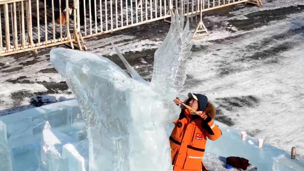 Το Χαρμπίν της Κίνας σε χειμερινό πυρετό δημιουργίας – Εντυπωσιακά γλυπτά από χιόνι και πάγο