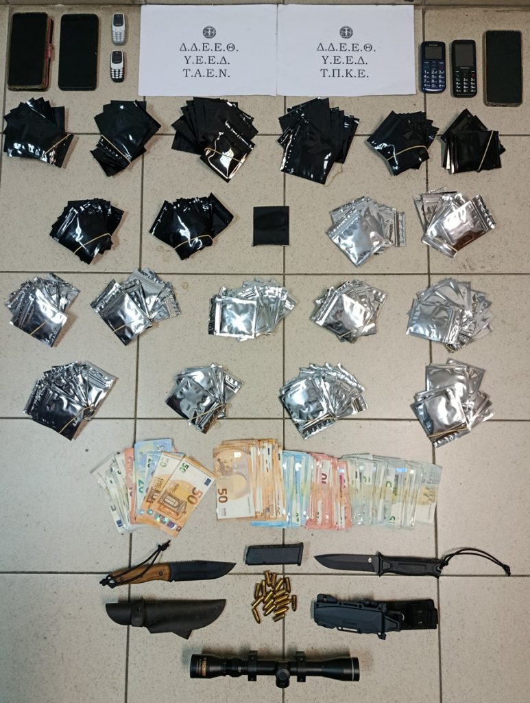 Θεσσαλονίκη: Διακίνηση ναρκωτικών σε μίνι μάρκετ – Τρεις συλλήψεις